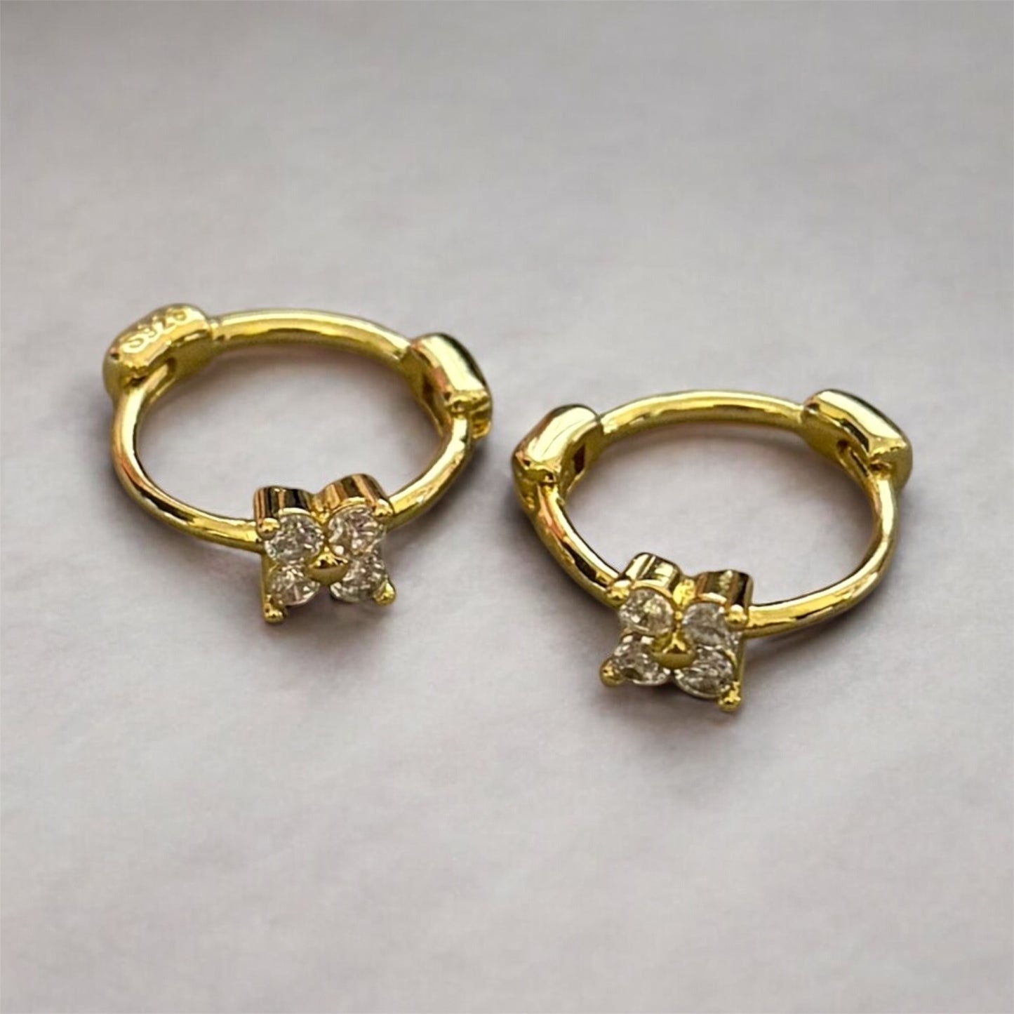 Flower Huggies' (Gold)